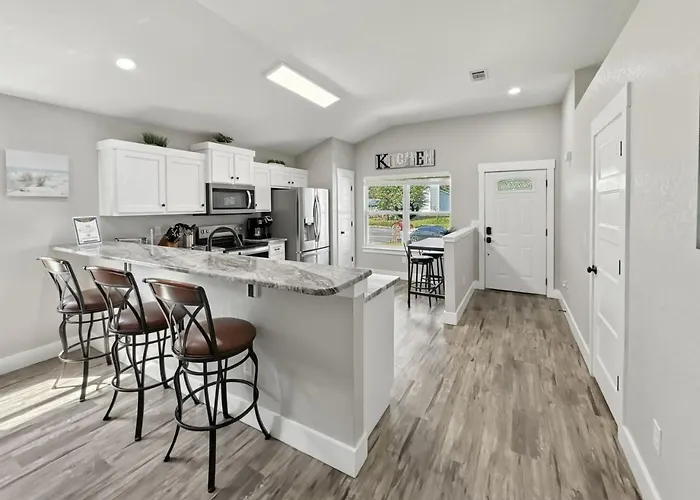 Captains Quarters- New Listing * Pensacola