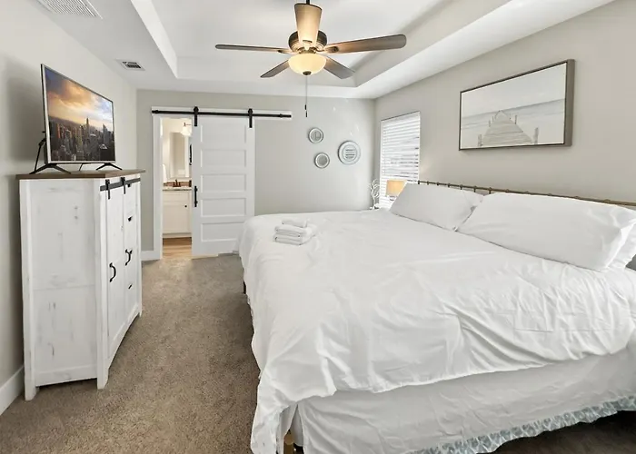 Captains Quarters- New Listing Holiday home *