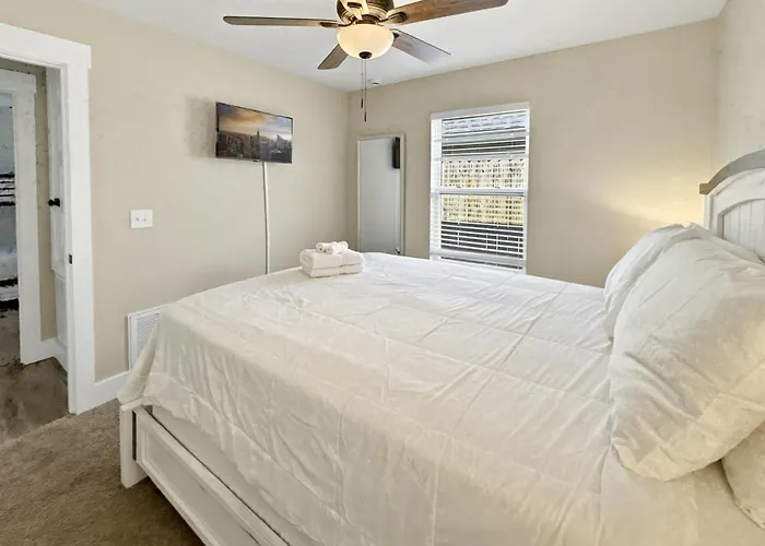 Holiday home Captains Quarters- New Listing *